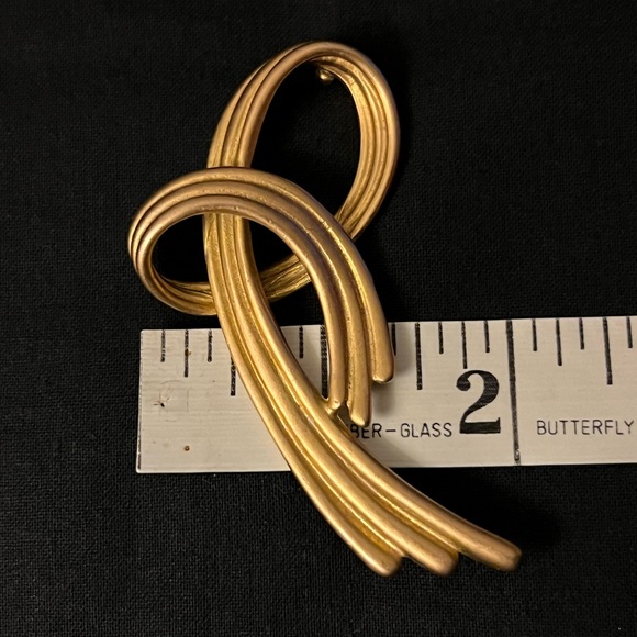 Matte Gold Brooch - Picture 5 of 10